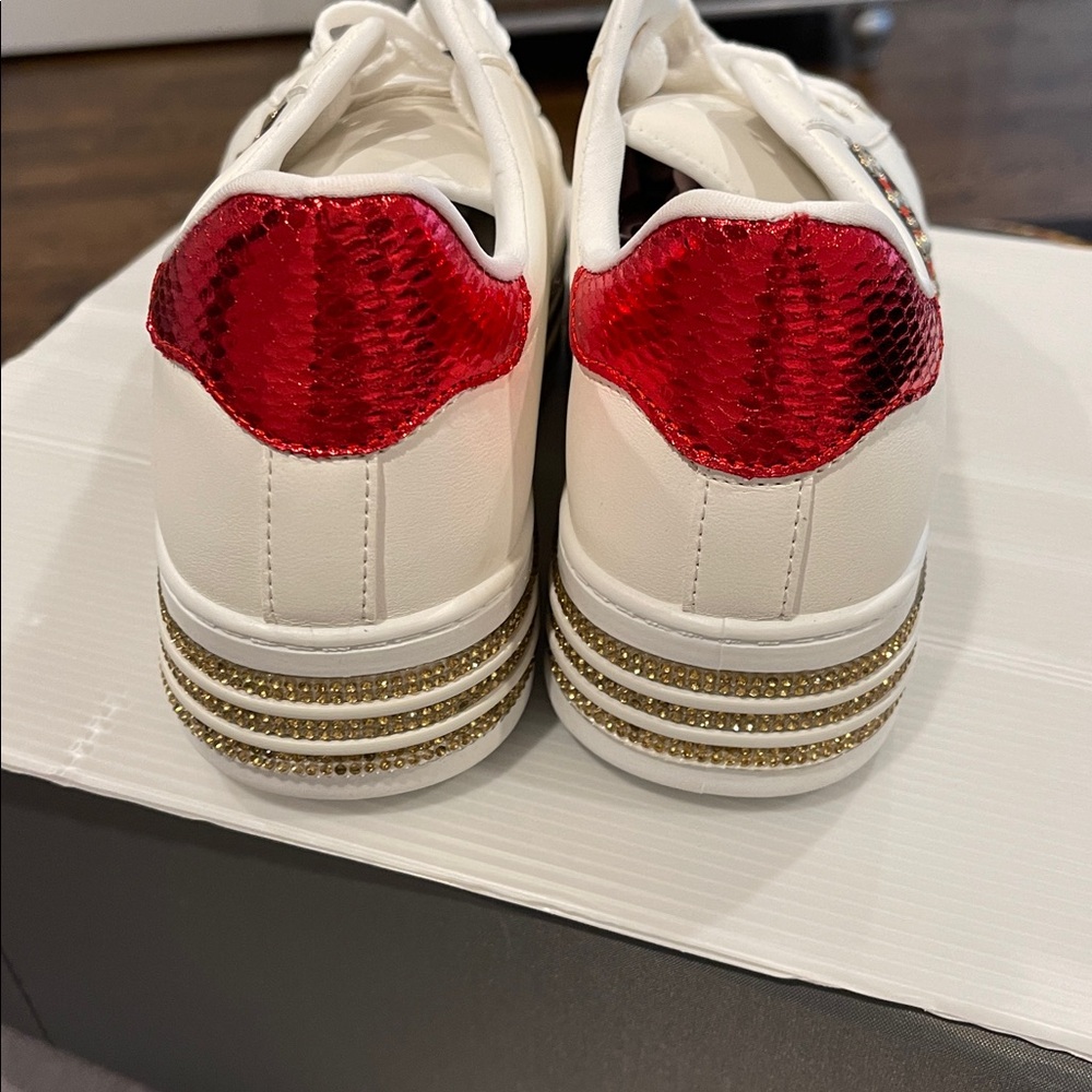 Elegant White and Gold Women's Sneakers - Picture 3 of 7